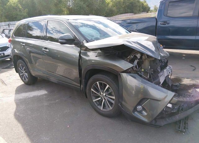 2017 TOYOTA Highlander