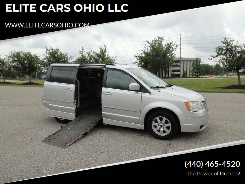 2010 CHRYSLER Town and Country
