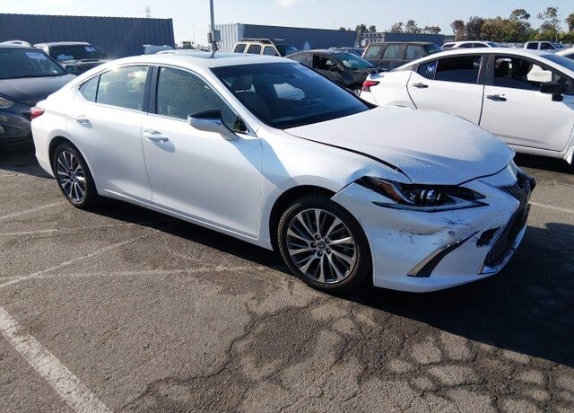 2019 LEXUS ES