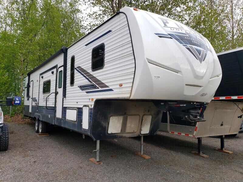 2024 FOREST RIVER Puma Toy Hauler