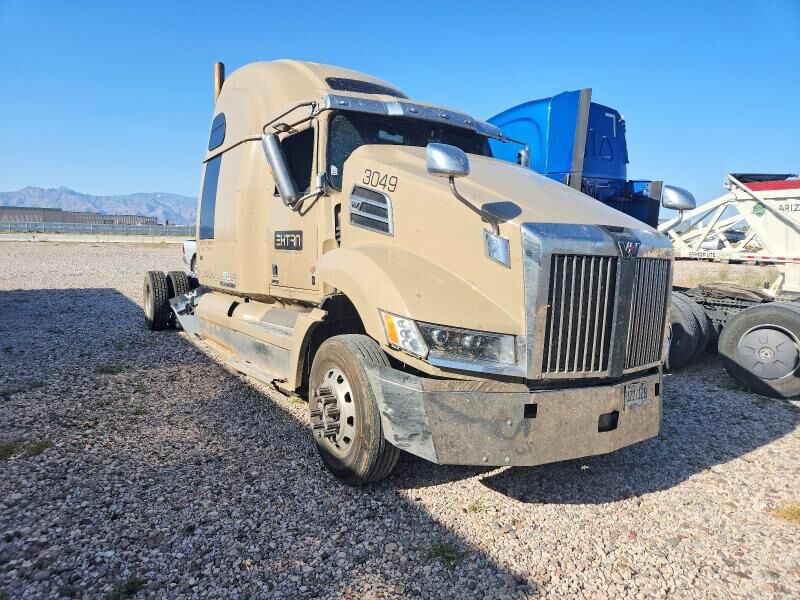 2022 WESTERN STAR 5700