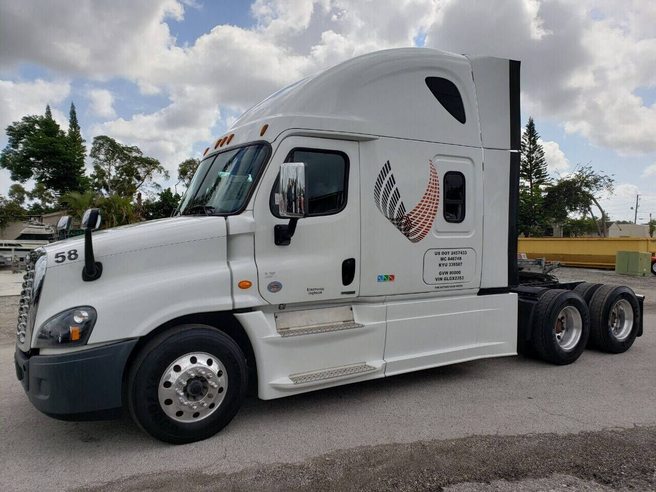 2016 FREIGHTLINER Cascadia