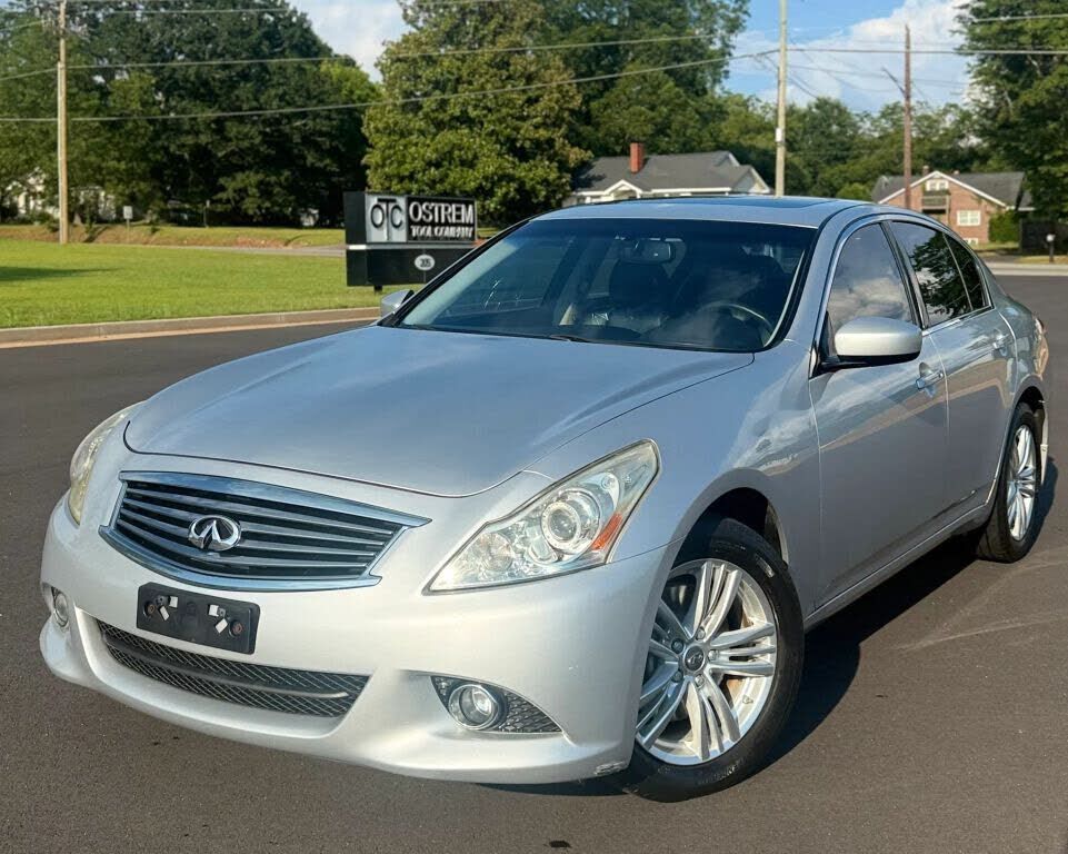 2013 INFINITI G37