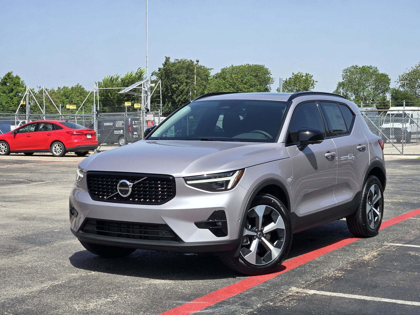 2026 VOLVO XC40