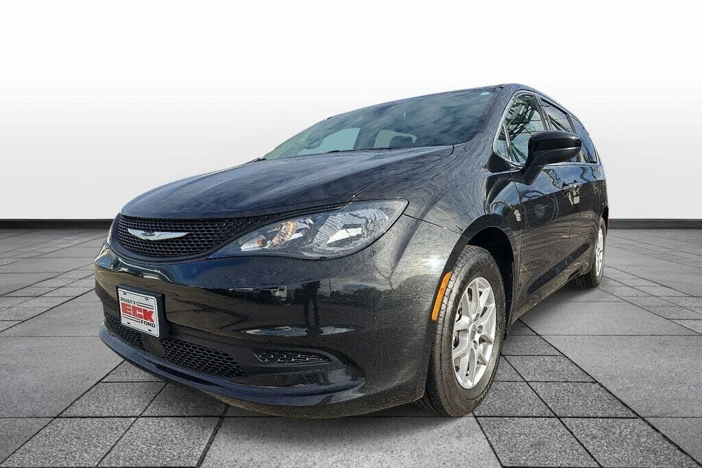 2024 CHRYSLER Voyager