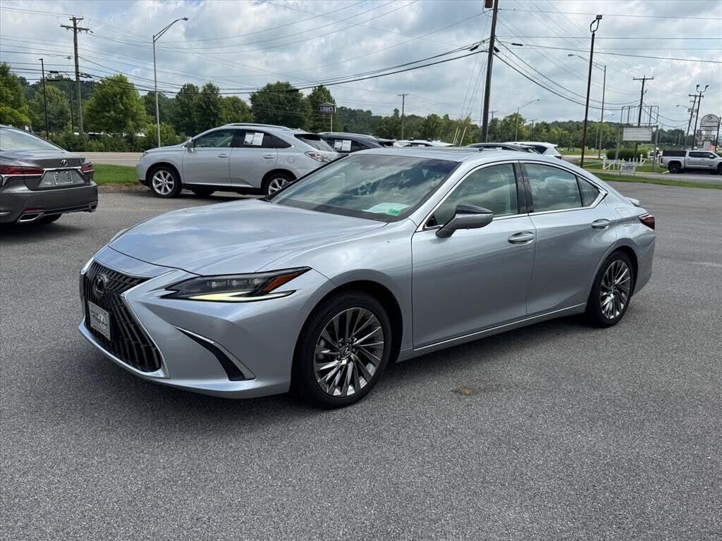 2024 LEXUS ES