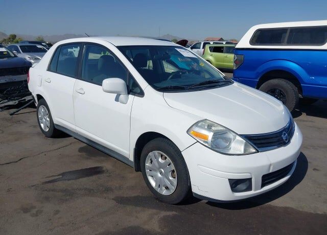 2011 NISSAN Versa