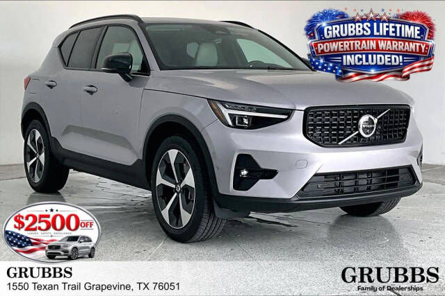 2026 VOLVO XC40