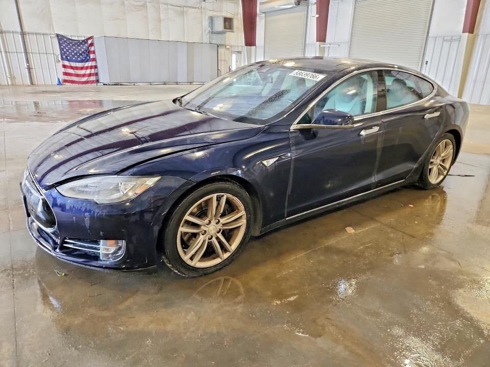 2015 TESLA Model S