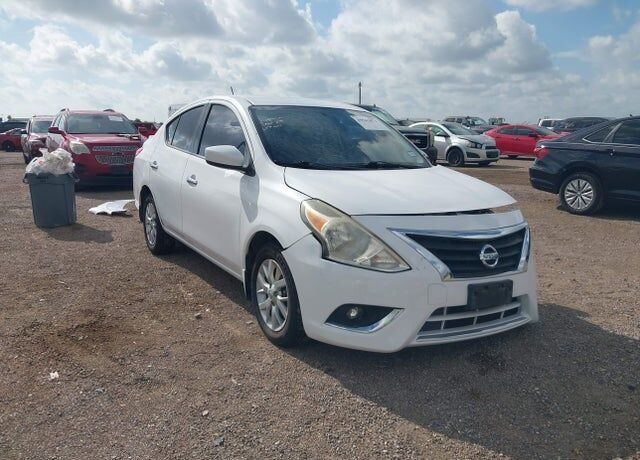 2017 NISSAN Versa