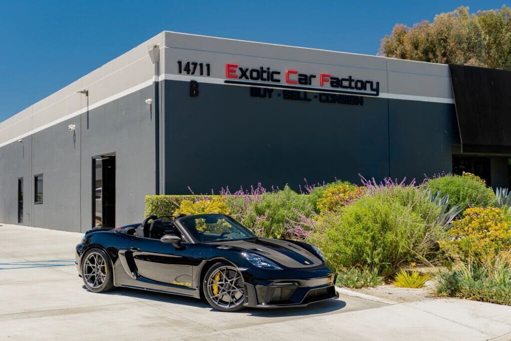 2025 PORSCHE 718