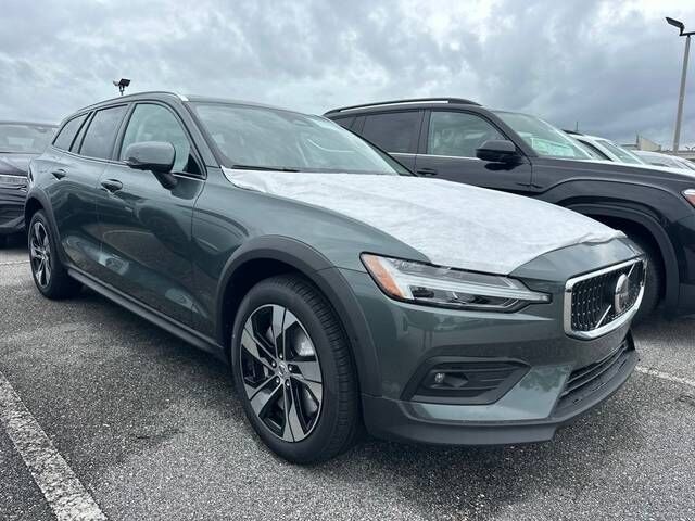 2026 VOLVO V60CC