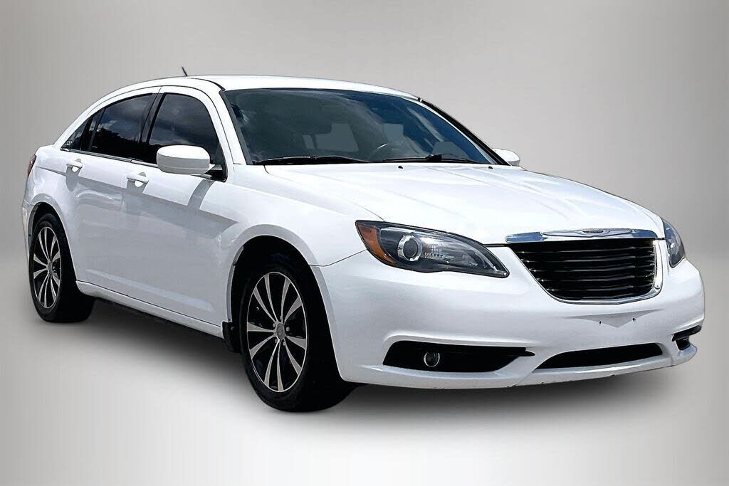 2013 CHRYSLER 200