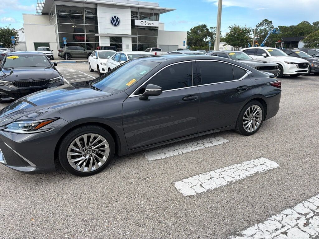 2022 LEXUS ES