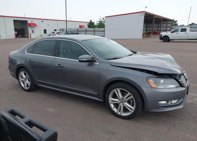 2014 VOLKSWAGEN Passat