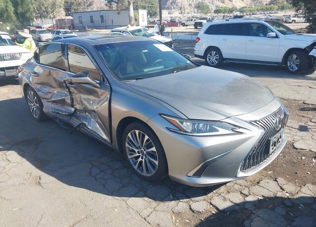 2021 LEXUS ES