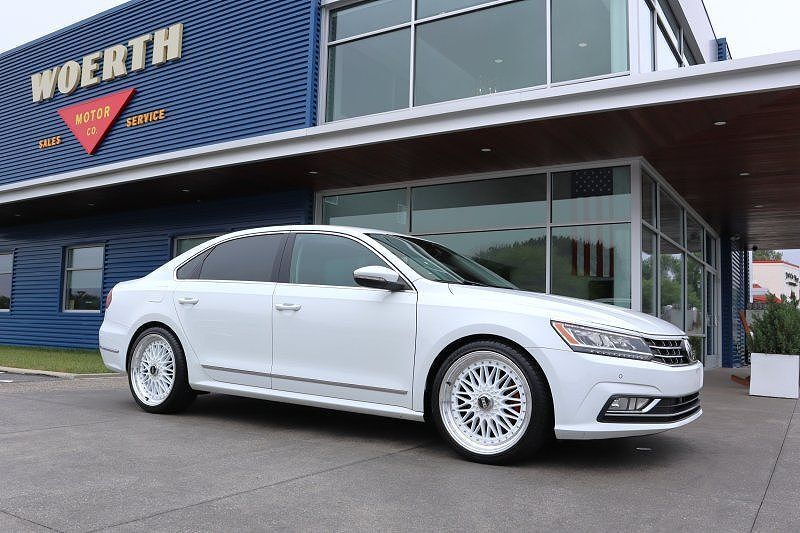 2017 VOLKSWAGEN Passat