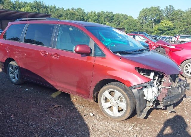 2014 TOYOTA Sienna