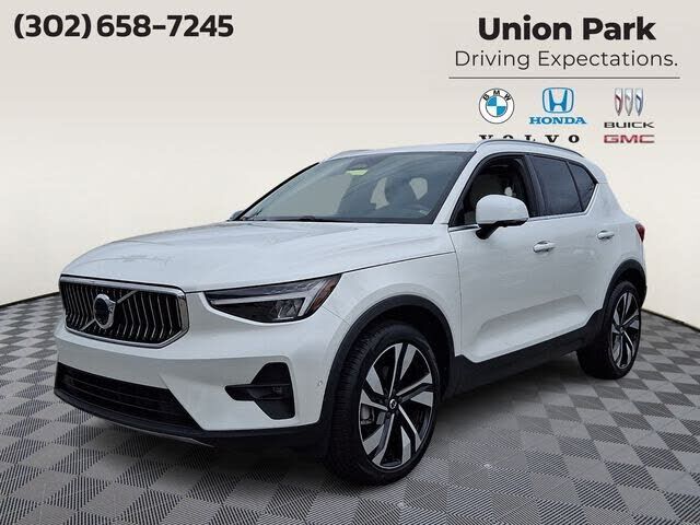 2024 VOLVO XC40
