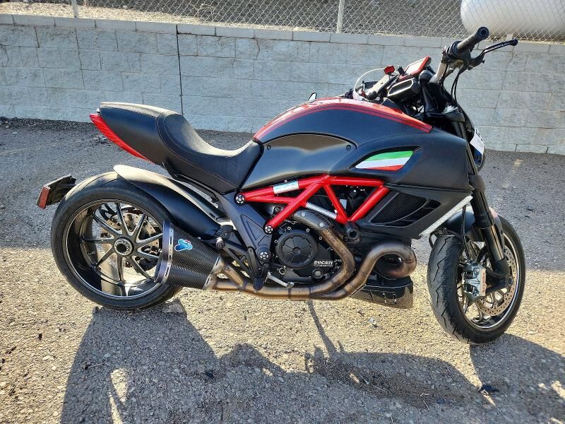 2012 DUCATI Diavel