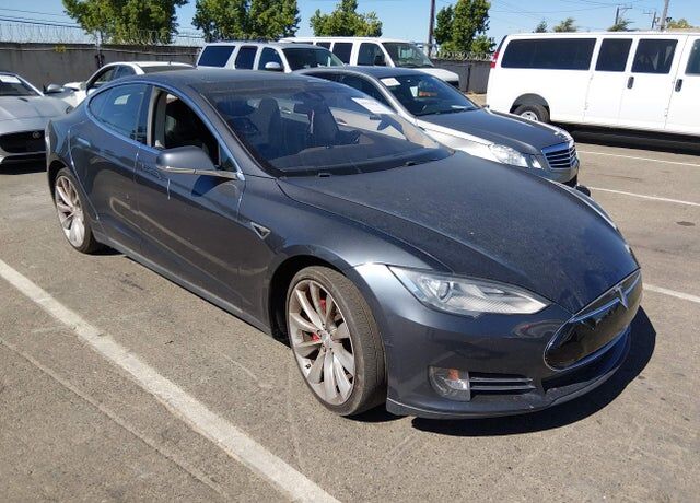 2015 TESLA Model S