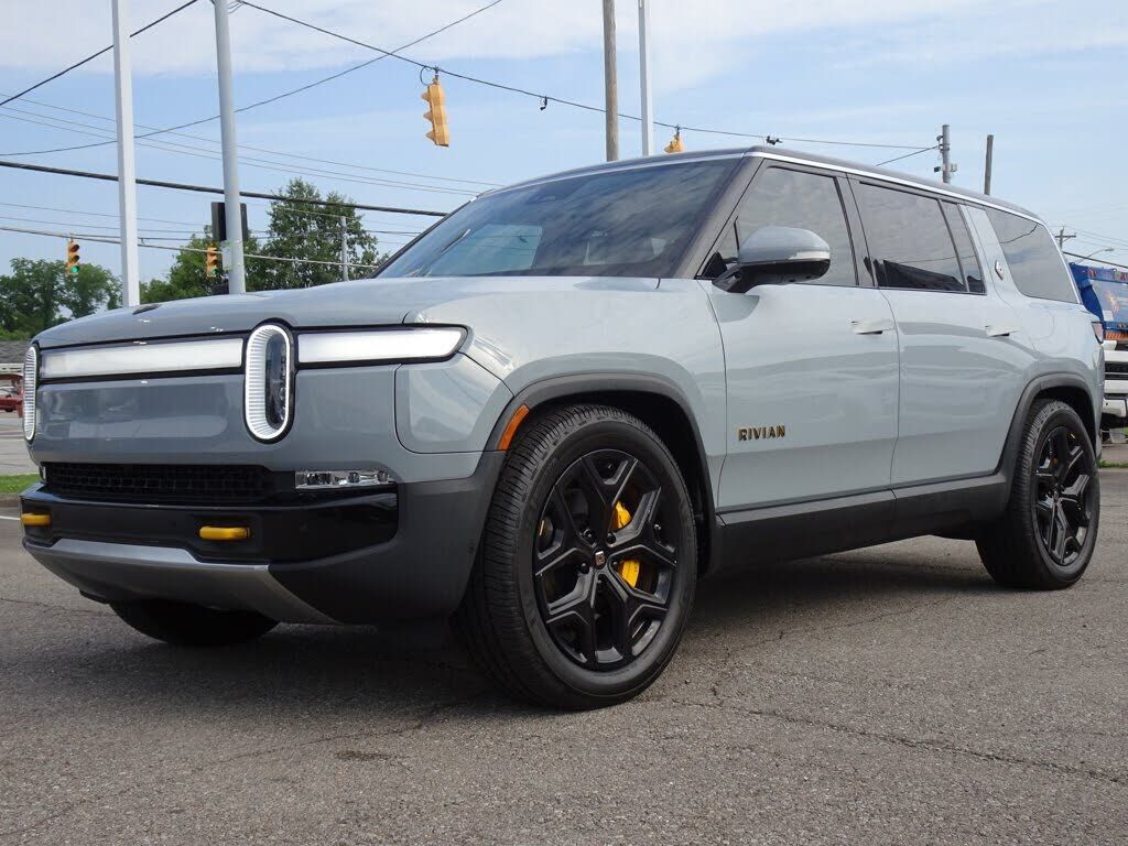2023 RIVIAN R1S