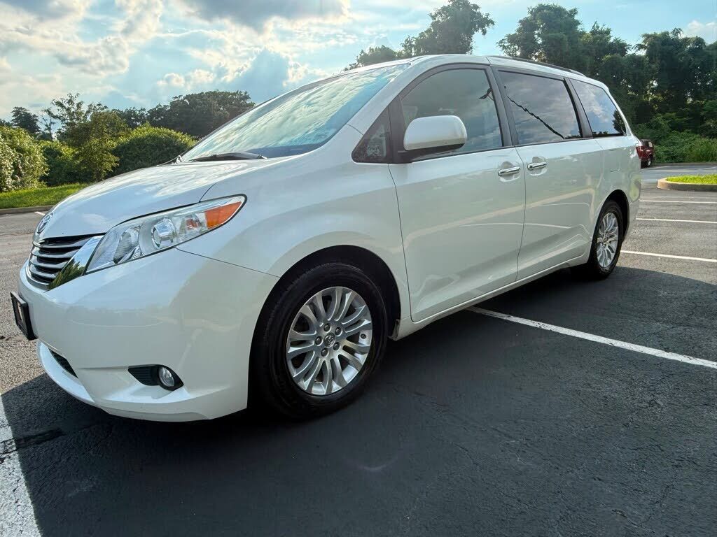 2015 TOYOTA Sienna