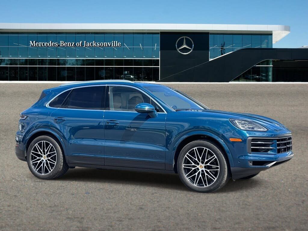 2024 PORSCHE Cayenne