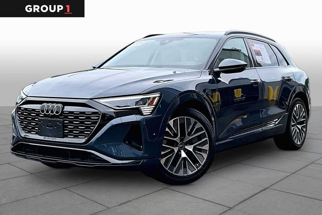 2024 AUDI Q8