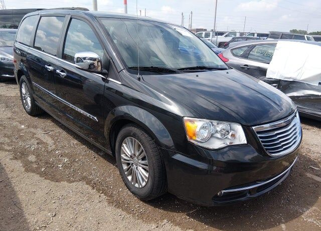 2016 CHRYSLER Town and Country