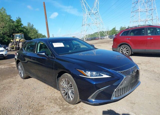 2019 LEXUS ES