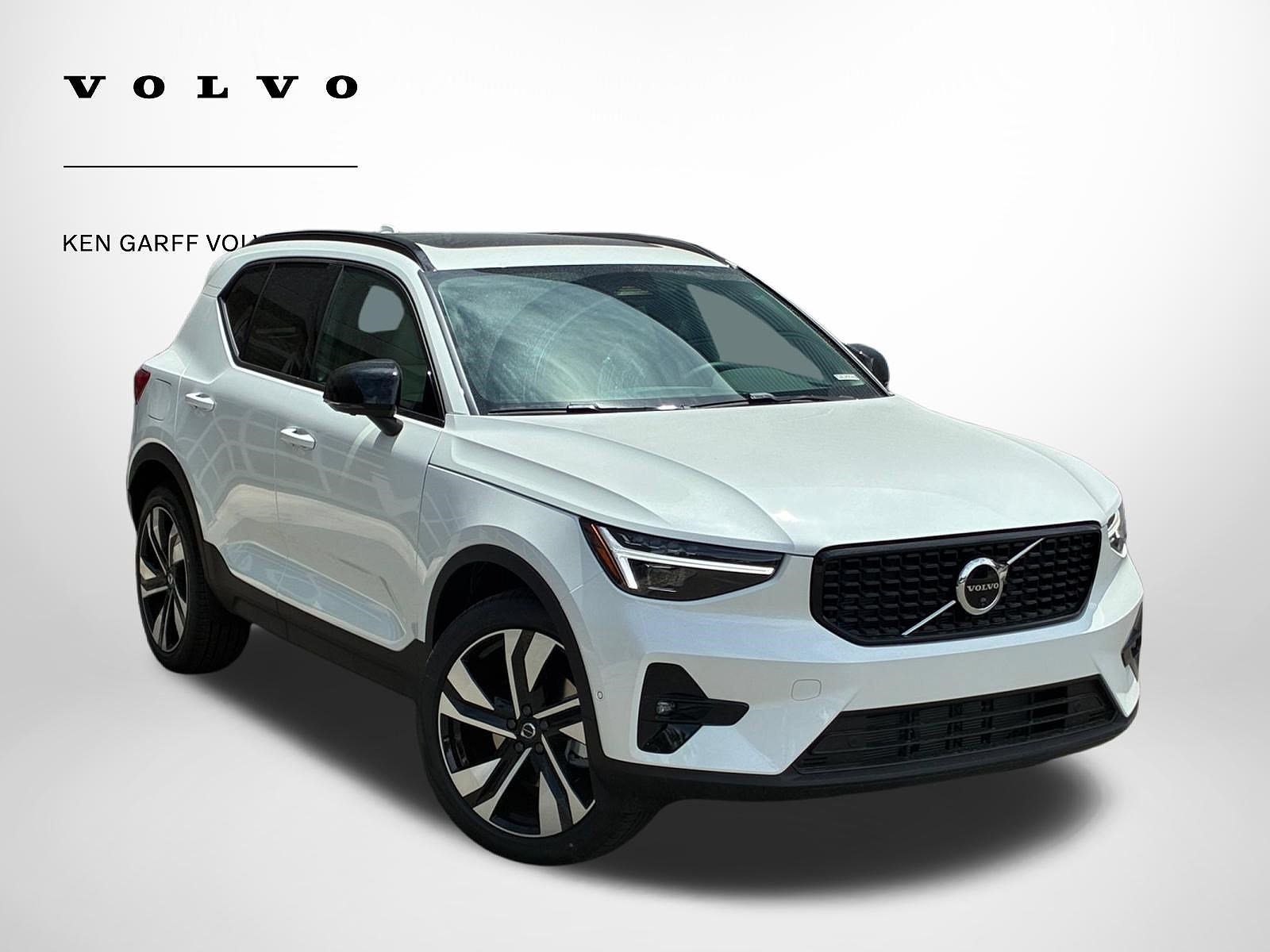 2026 VOLVO XC40