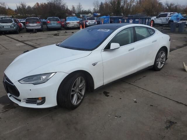 2015 TESLA Model S