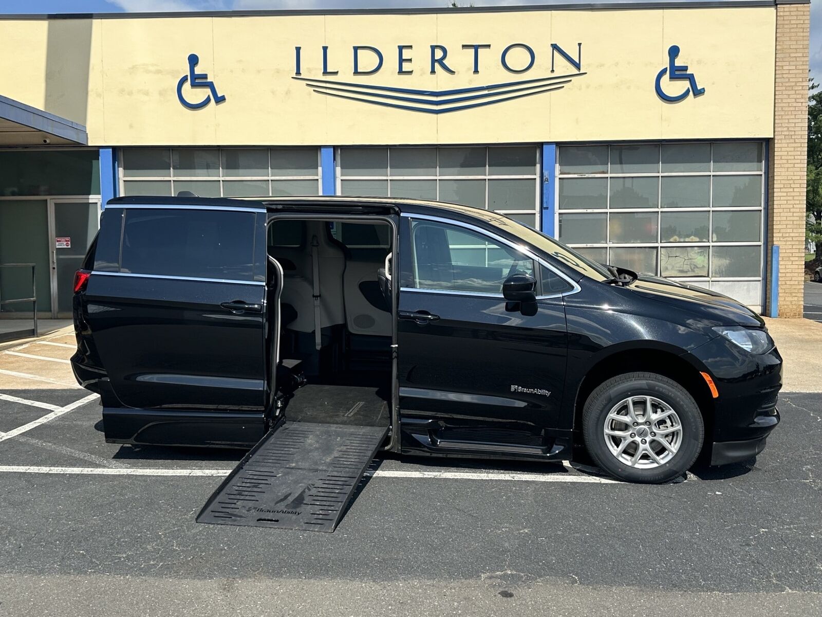2024 CHRYSLER Voyager