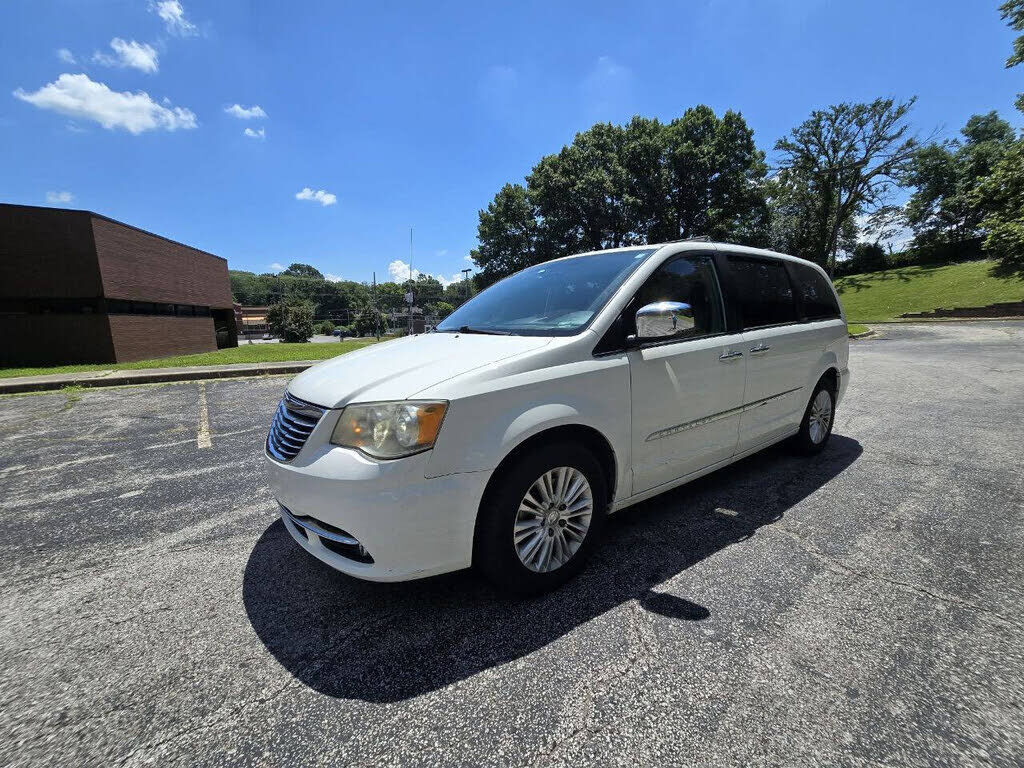 2013 CHRYSLER Town and Country