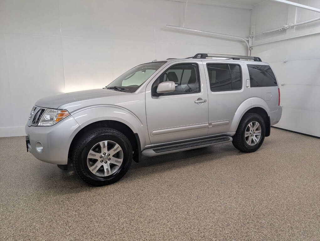 2011 NISSAN Pathfinder