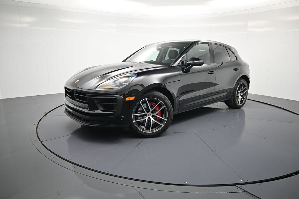 2026 PORSCHE Macan