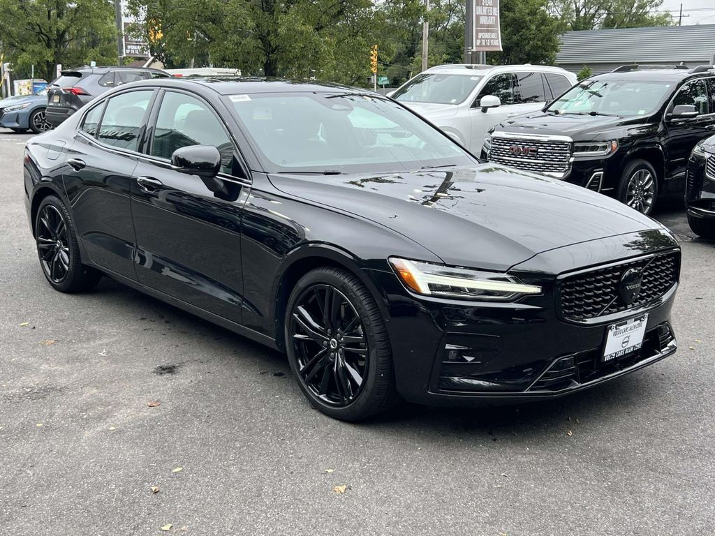 2024 VOLVO S60