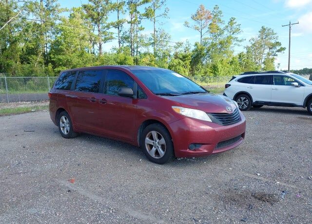 2017 TOYOTA Sienna