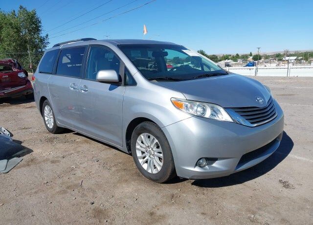 2012 TOYOTA Sienna