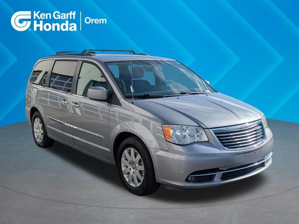 2015 CHRYSLER Town and Country
