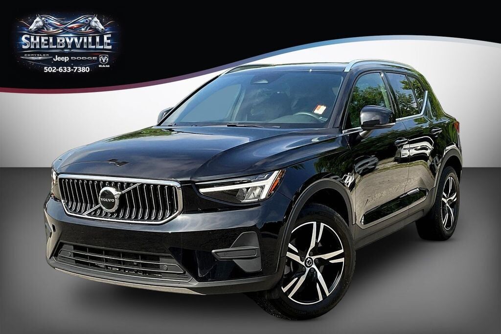 2024 VOLVO XC40