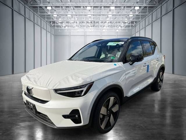 2026 VOLVO EX40