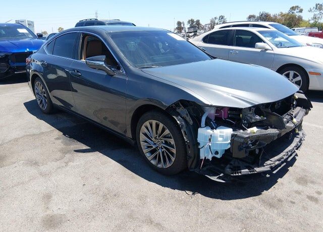2025 LEXUS ES