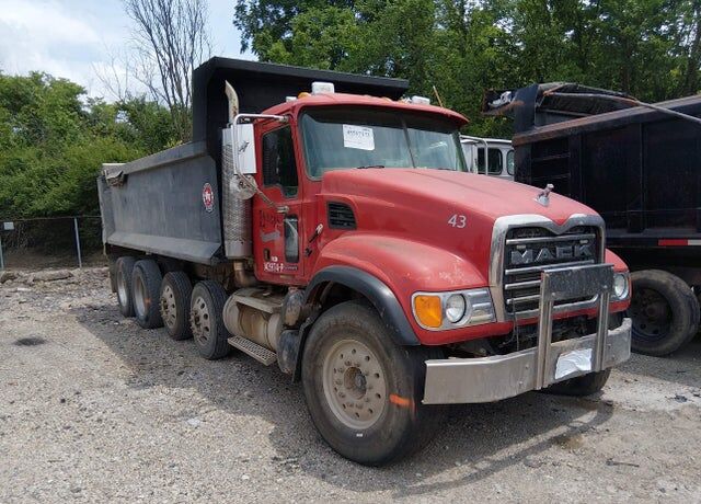 2004 MACK CV