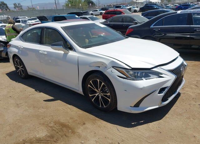 2025 LEXUS ES
