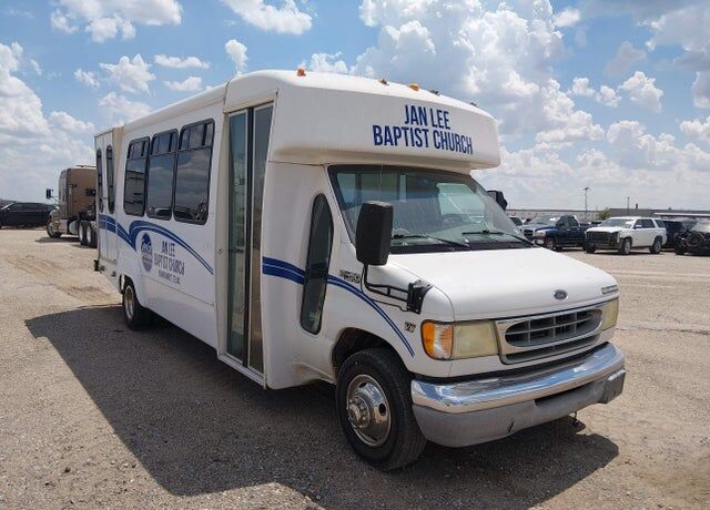2002 FORD E-450