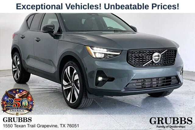 2026 VOLVO XC40