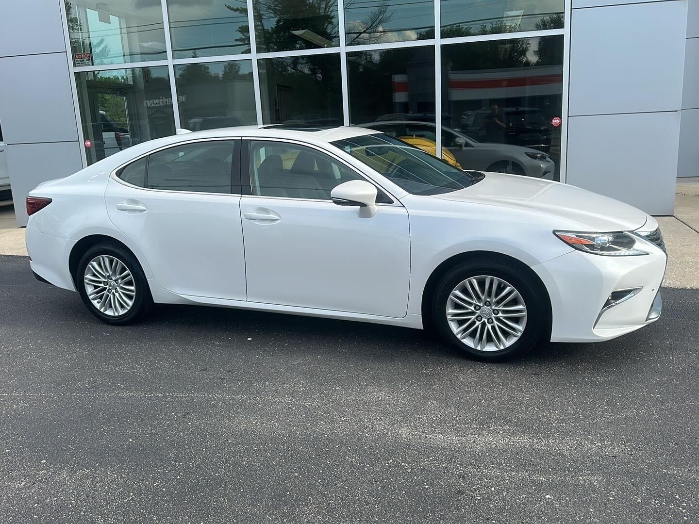2016 LEXUS ES