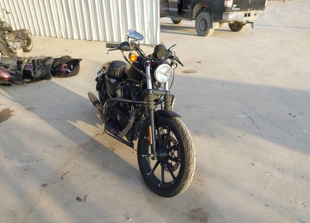 2022 HARLEY DAVIDSON Iron 883